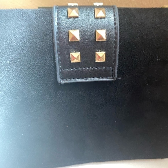 NWOT CLAUDIA G BETTY BLACK SHOULDER BAG WITH CAMERA STRAP - Picture 7 of 10